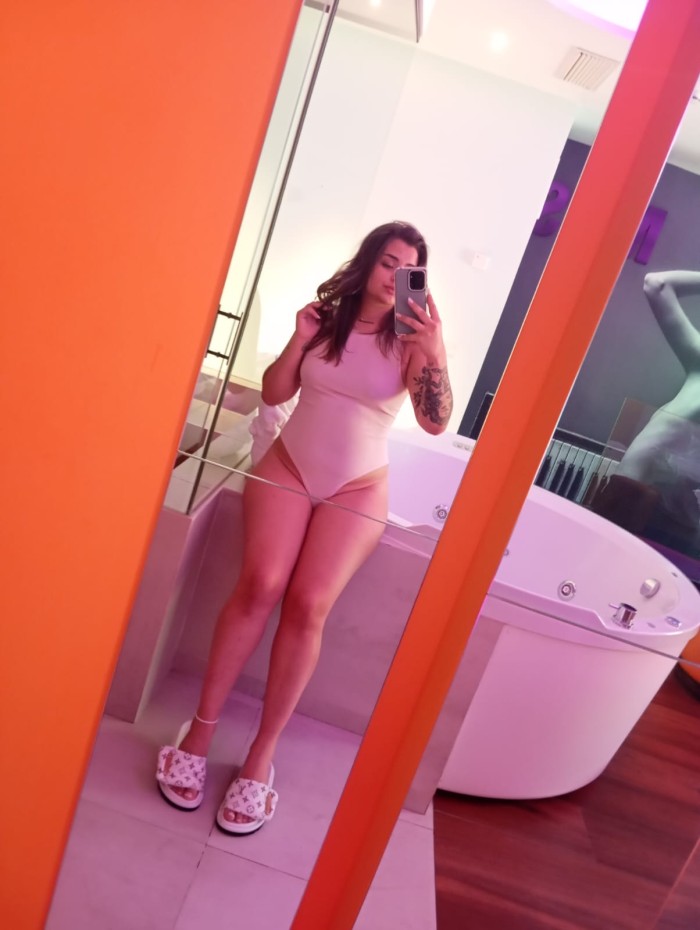 Rubia guapa cachonda