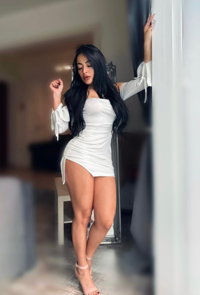 TRAVIESA Y SEDUCTORA JOVENCITA