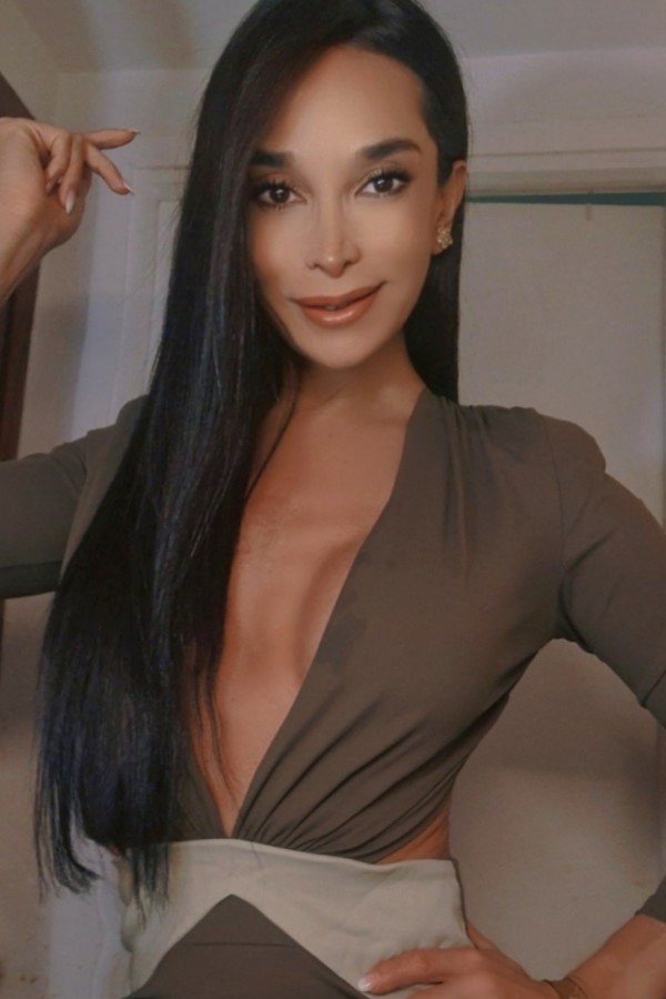 trans isabella kloster morena de cuerpo escultural