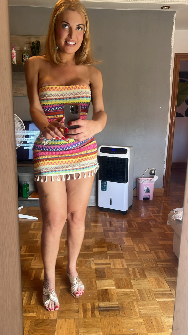 Chica trans massagista manos y bocas