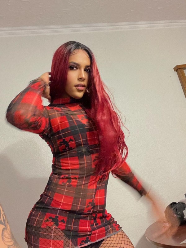 GARGANTA PROFUNDA Y FIESTERA A TOPE