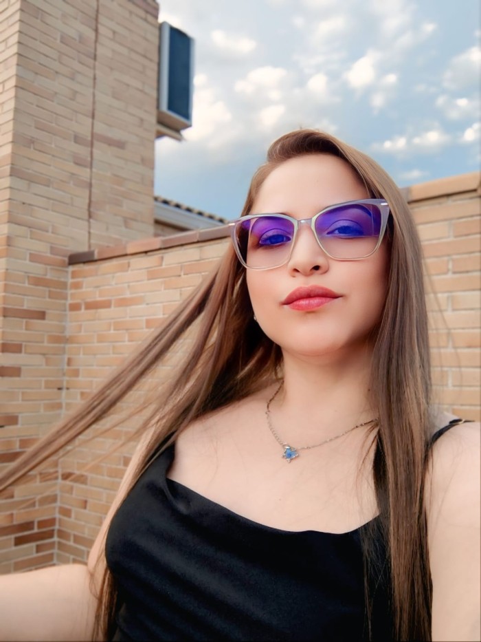 LATINA CON GANAS DE TODITO