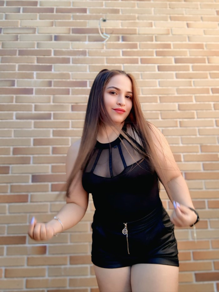 LATINA CON GANAS DE TODITO