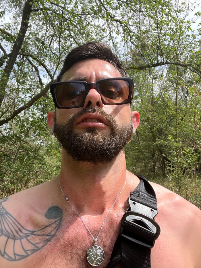 Carlos Dotado Masculino Dominante en tu Cuidad