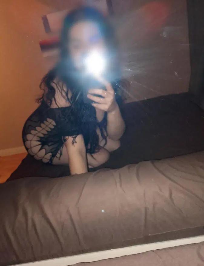 Española caliente dotada de puro vicio