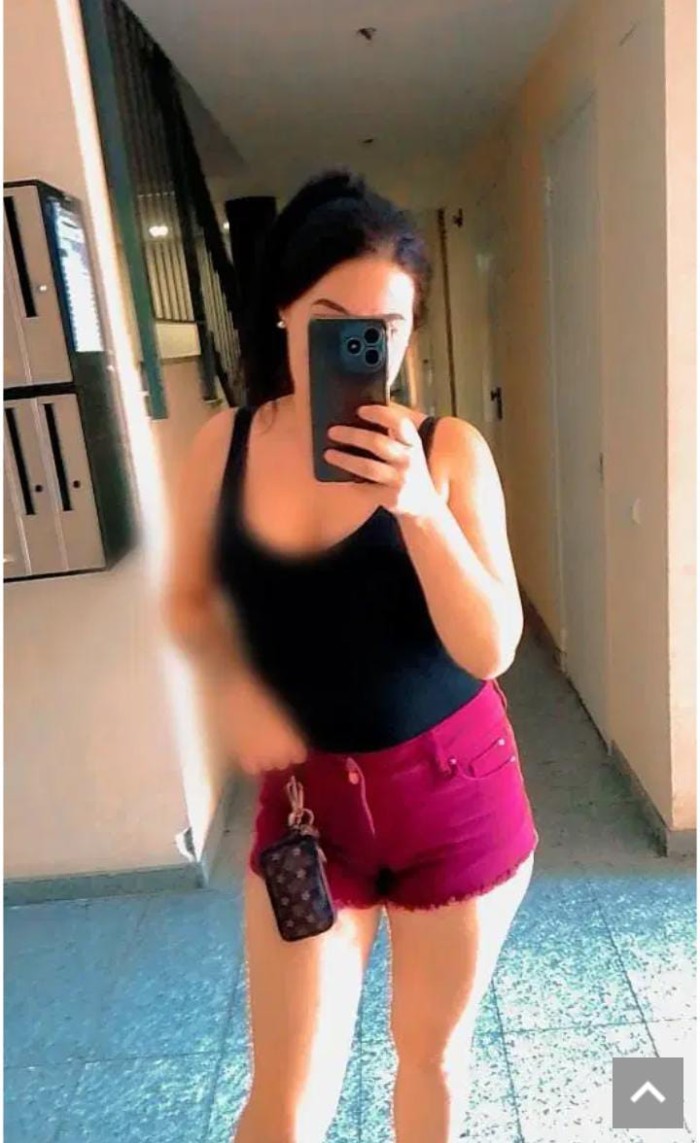 Española caliente dotada de puro vicio