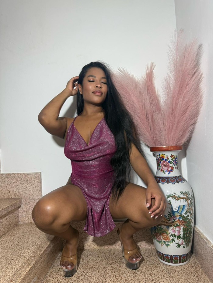 CACHONDA CON GANAS DE FOLLAR MUY DURO