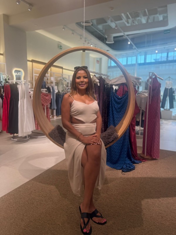 Exótica Trans muy Femenina de paso por la cuidad