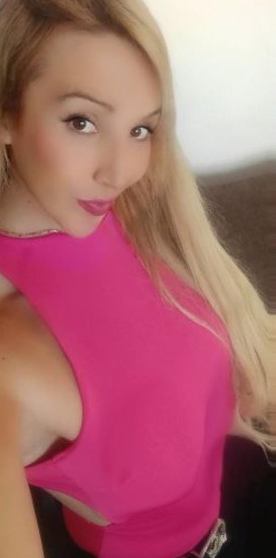 Joven trans súper femenina y morbosa LA MEJOR!