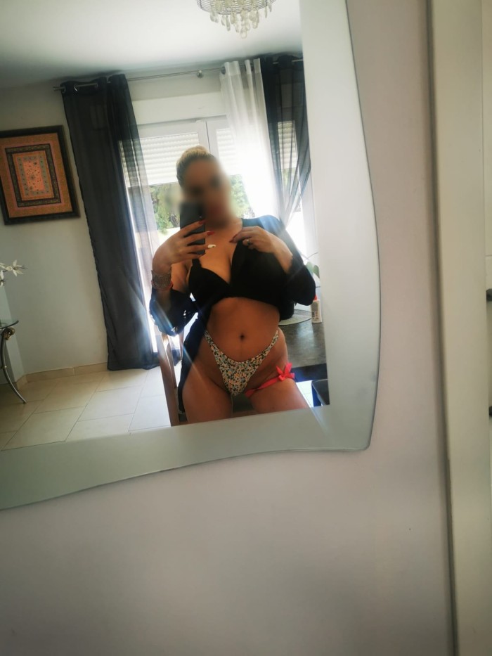 EXOTICA MUY CALIENTE CON GANAS DE BUENA POLLA