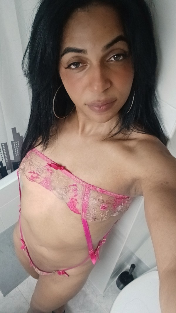 Chica Trans Femenina Latina fiestera Morbosa