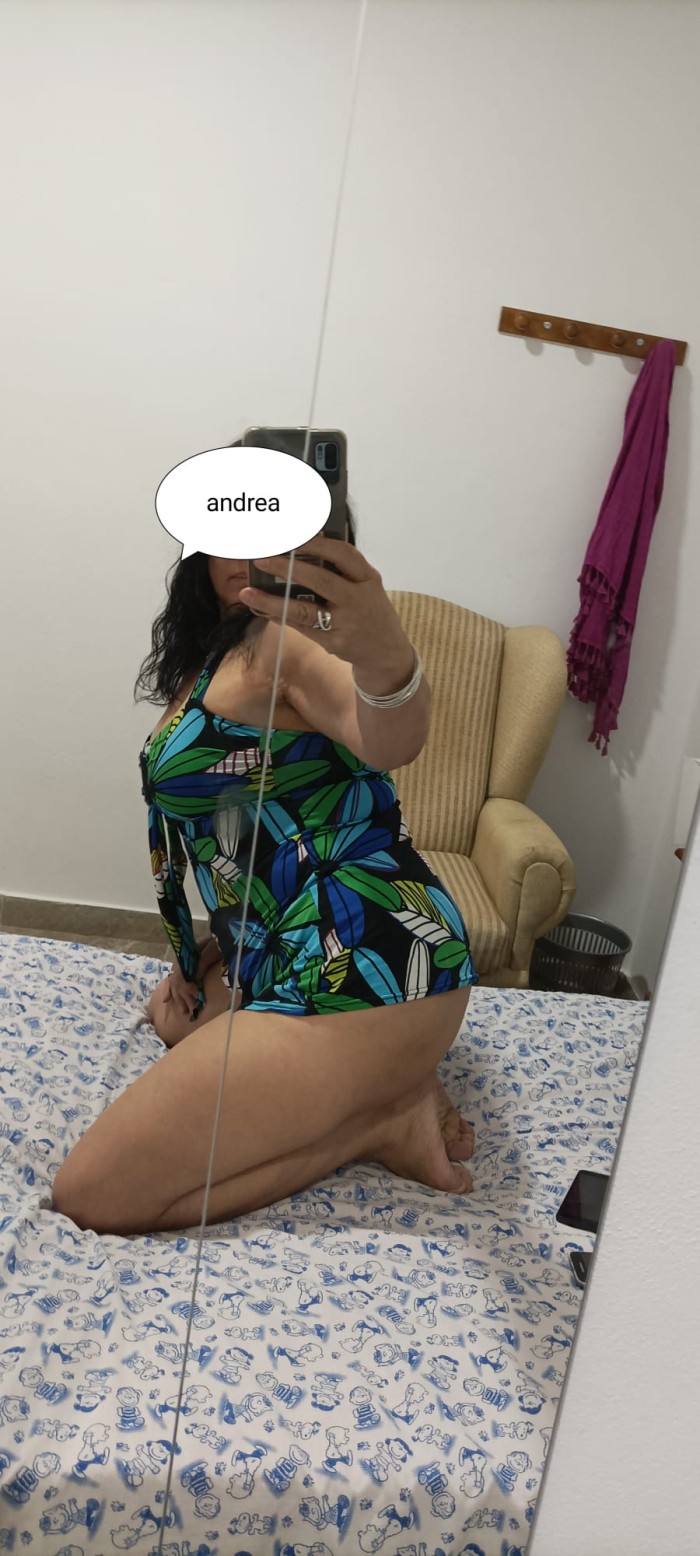 Madurita con curvitas deliciosa complaciente