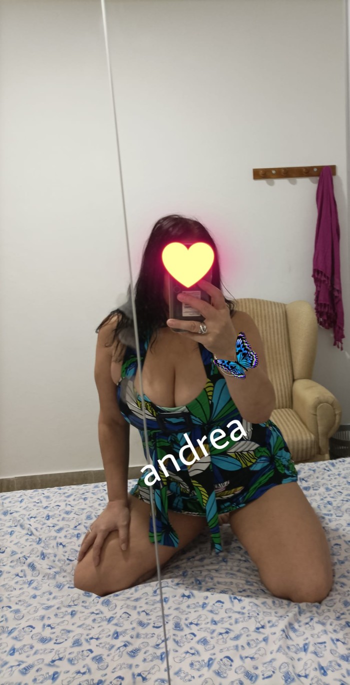 Madurita con curvitas deliciosa complaciente