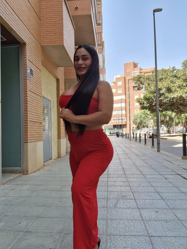 Hola chicos estoy dispuesta a todo solo tu dime