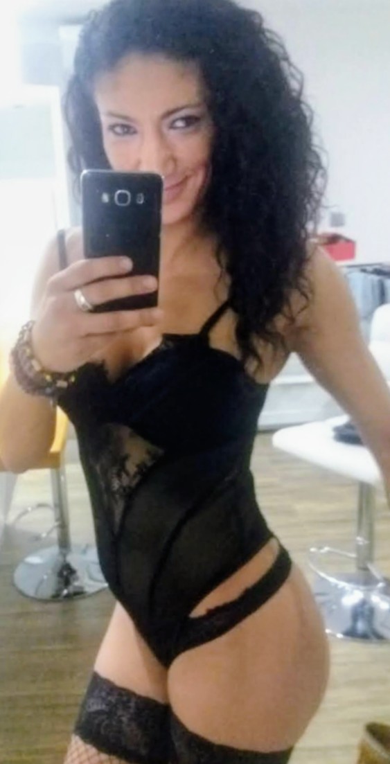 Española fiestera morbosa cerca de PINOSO ySALIDAS