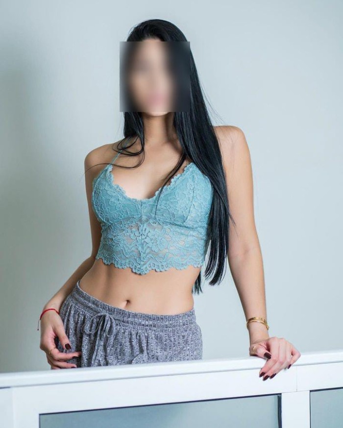 Chica de belleza natural sin intervenciones quirúrgicas Fotos caseras