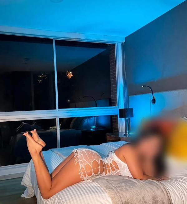 Laura JOVENCITA HERMOSA RECIEN LLEGADA NOVEDAD