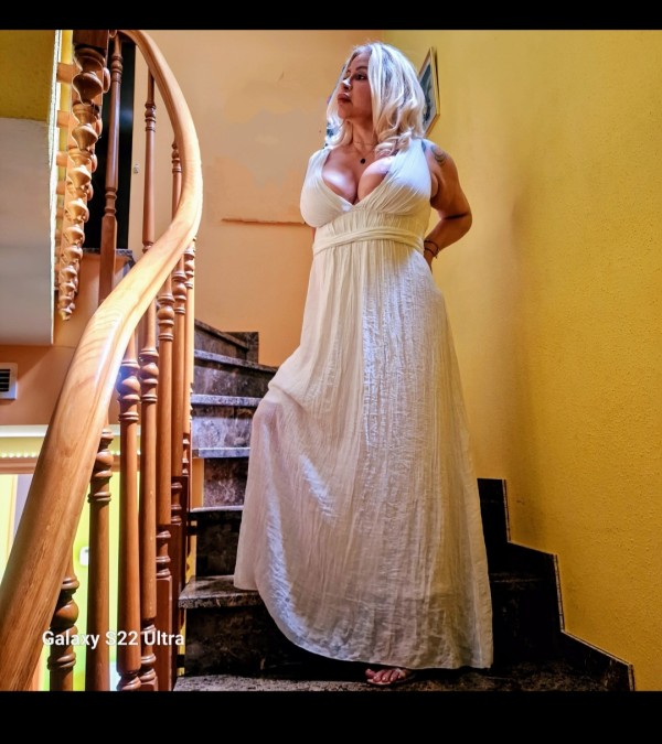 Soy una mujer muy atenta y cariñosa mucho más