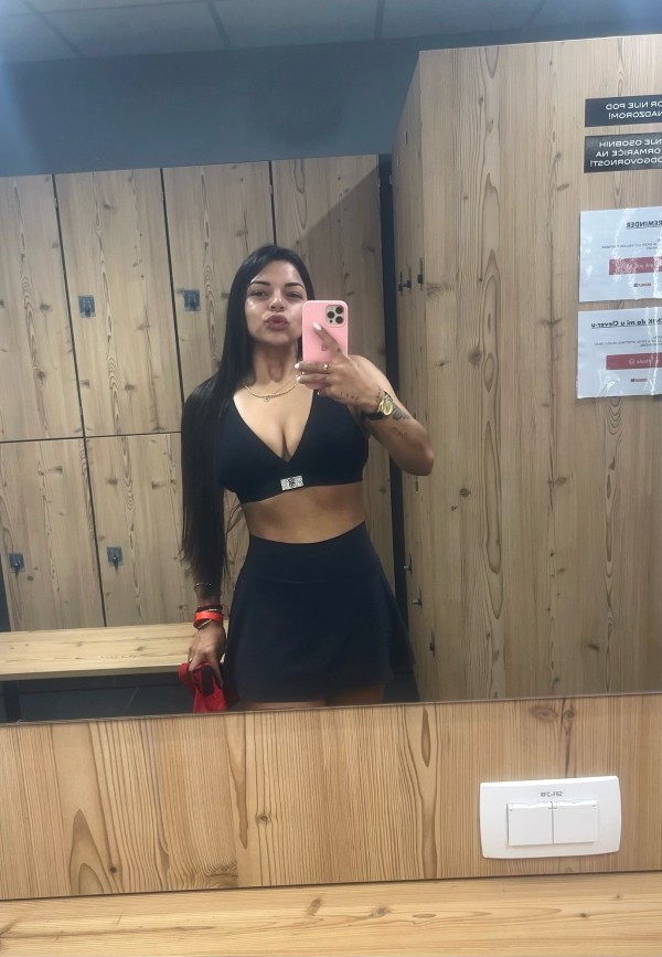 COQUETA, DELICIOSA TETONA Y CULONA, MASAJE