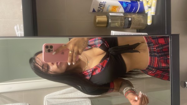 COQUETA, DELICIOSA TETONA Y CULONA, MASAJE