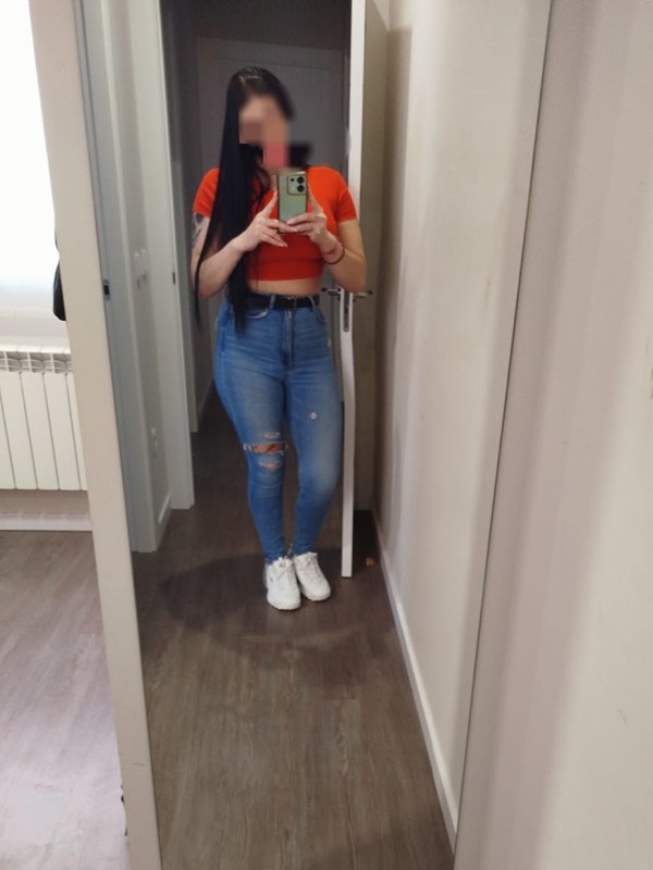 LATINA IMPLICADA FIESTERA Y MUY JUGUETONA