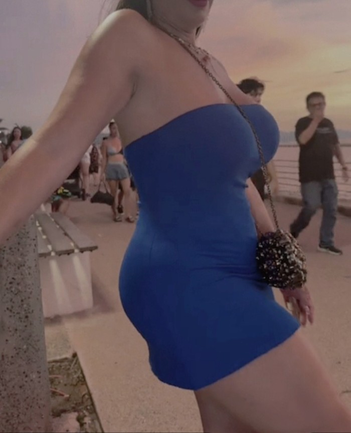 MADURA ELEGANTE MASAJISTA EN PARÓ DESPLAZÓ
