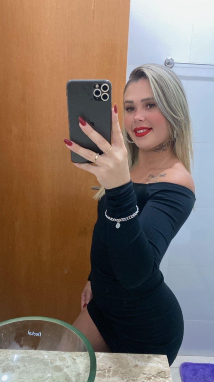 Karen brasileña jovencita recién llegada