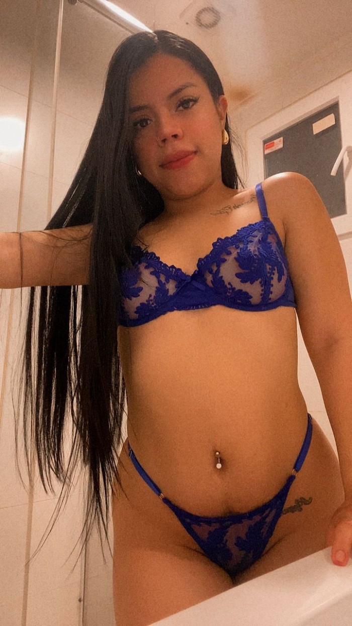 CON EL CLITORIS MOJADITO