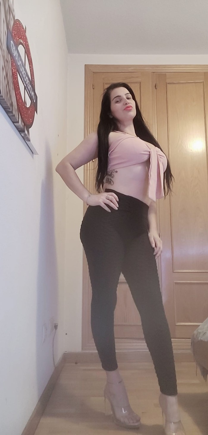 Chica viciosa fiestera trató de novios 24h