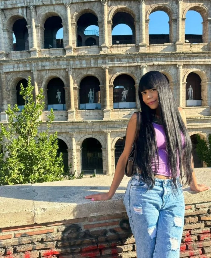 Geraldine exótica chica transexual Colombiana rica