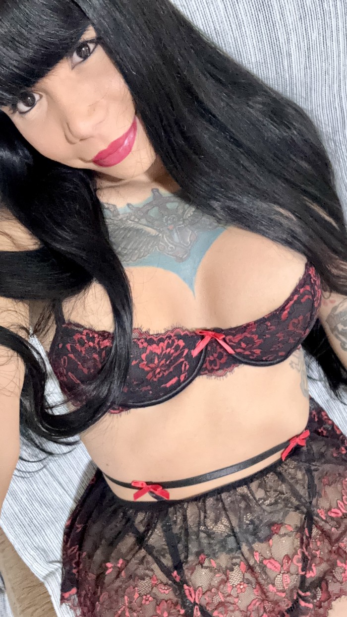 Geraldine exótica chica transexual Colombiana rica
