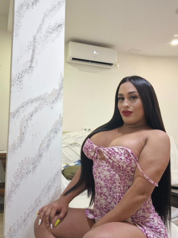 Hola mi amor soy una hermosa mulata muy guarra descomplicada y coquera