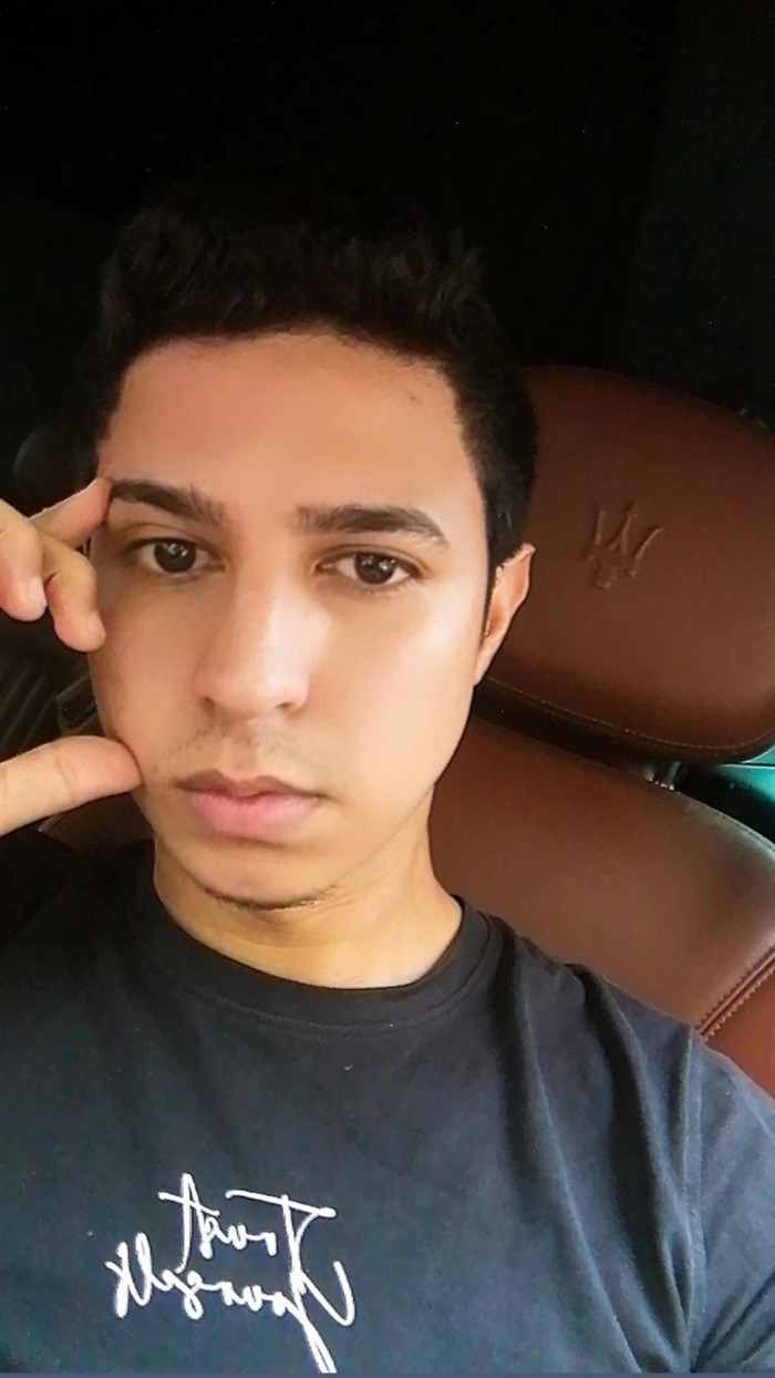 MASAJISTA JOVEN SUPER SEXY PARA CHICOS RESERVADOS