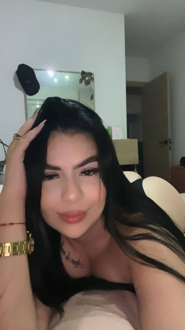 ATREVIDA Y MUY COMPLACIENTE