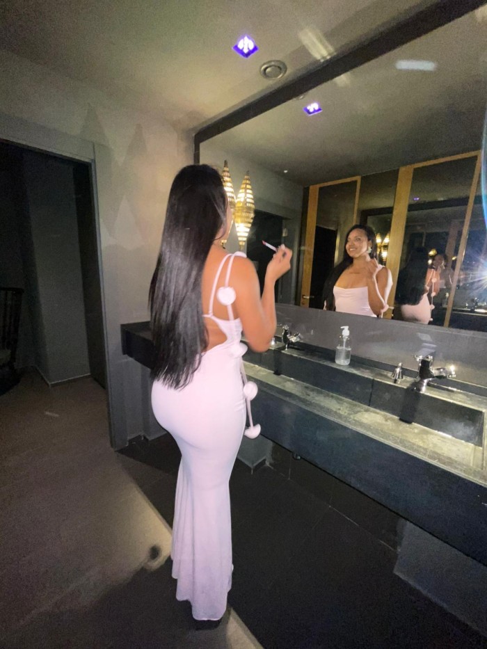 LIA brasileña: morena escort de lujo en Ibiza