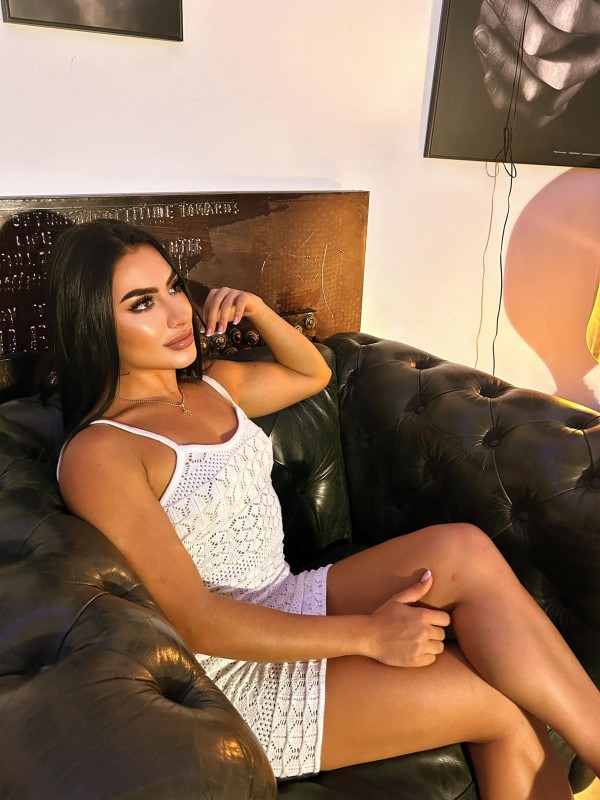 COLOMBIANA DESEOSAS DE BUENA COMPAÑIA