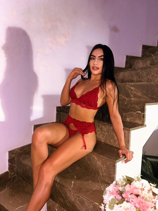 COLOMBIANA DESEOSAS DE BUENA COMPAÑIA