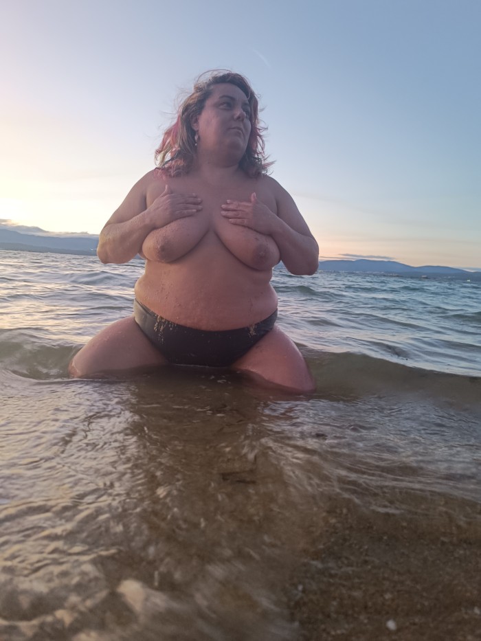 EN VILAGARCÍA, madurita, con muy buenas curvas