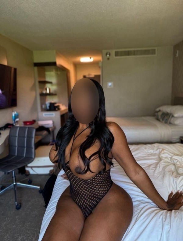 Rebeca en Girona fiestera vicio morbo y placer