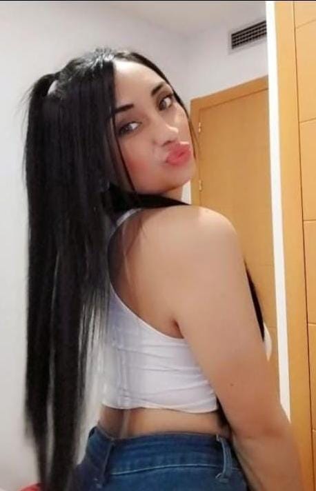 LATINA FOGOSA DESEOSA DE FOLLAR