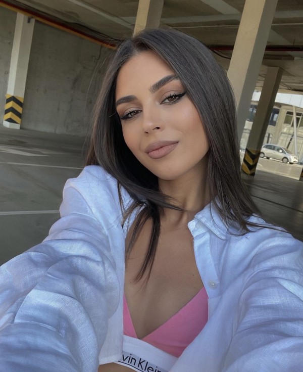 Chica joven salidas 24 horas