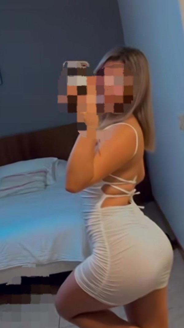 Rubia guapa y bella