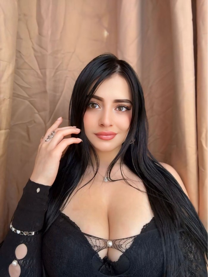 Fiestera y muy complaciente