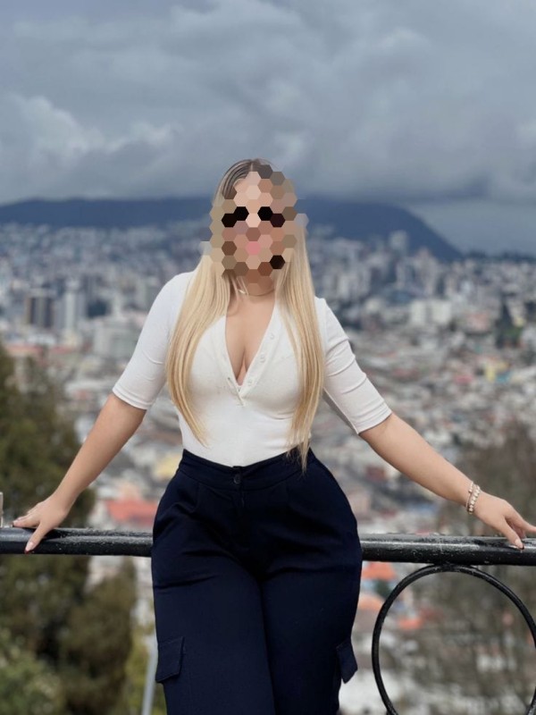 PAULA RECIEN LLEGADA A SALOU