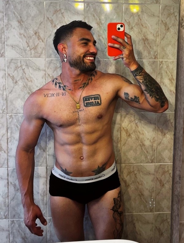 LATINO XL EXPERTO TALADRANDO CULOS