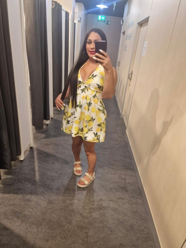 Hola mi amor soy una hermosa mulata muy guarra descomplicada y coquera