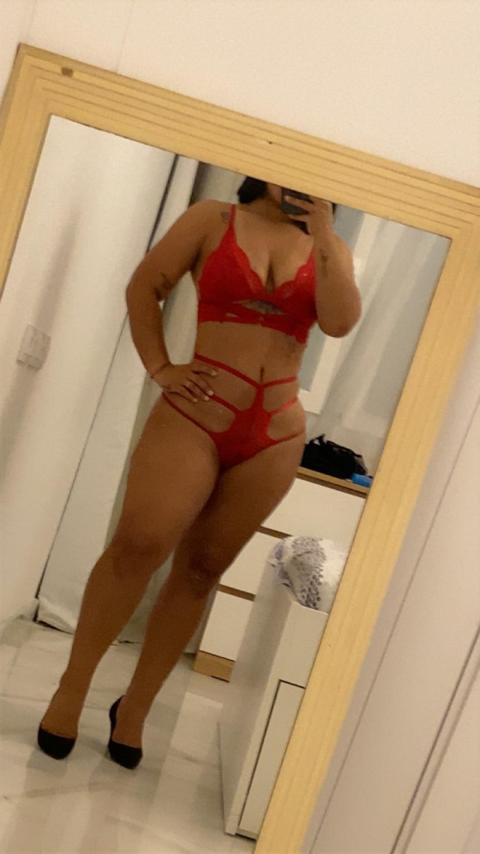 MORENA FOGOSA Y CULONA (TORRASSA)