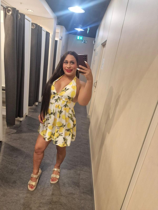 Hola mi amor soy una hermosa mulata muy guarra descomplicada y coquera