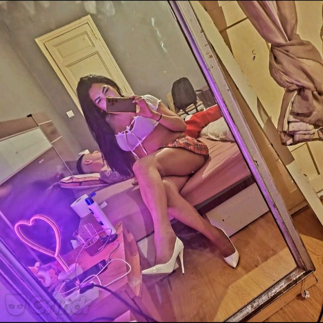 MORENA CACHONDA GUARRA,