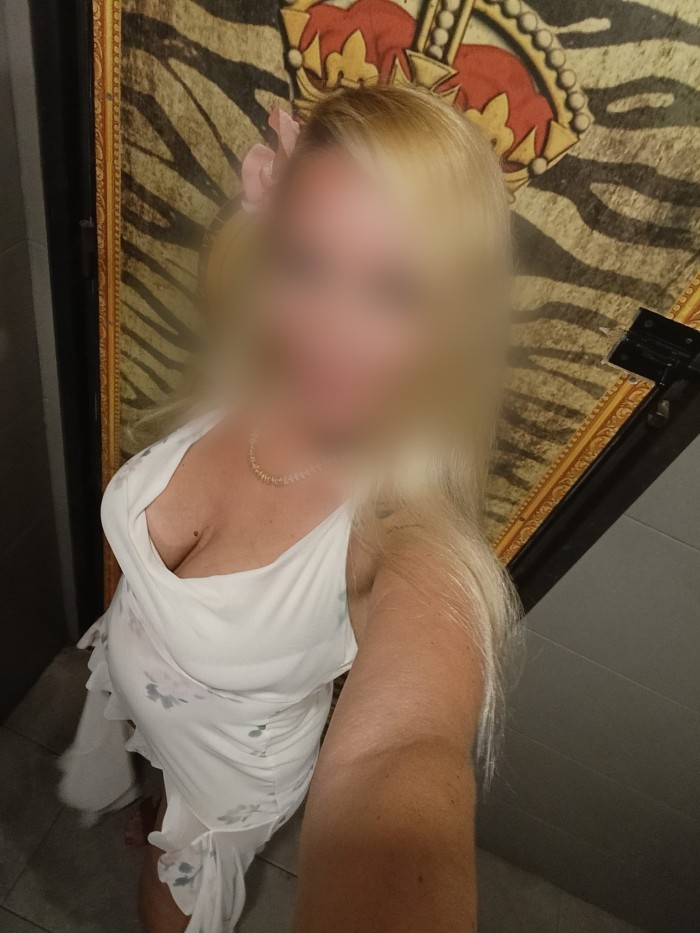 Leire, Preciosa mujer española en San Sebastián